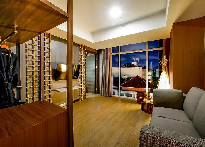 Hotel Bedrock Hotel Kuta 4*