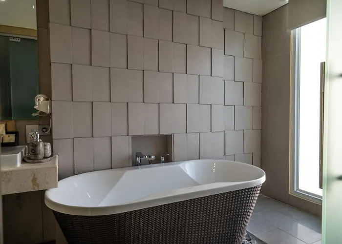 Bedrock Hotel Kuta Hotel 4*