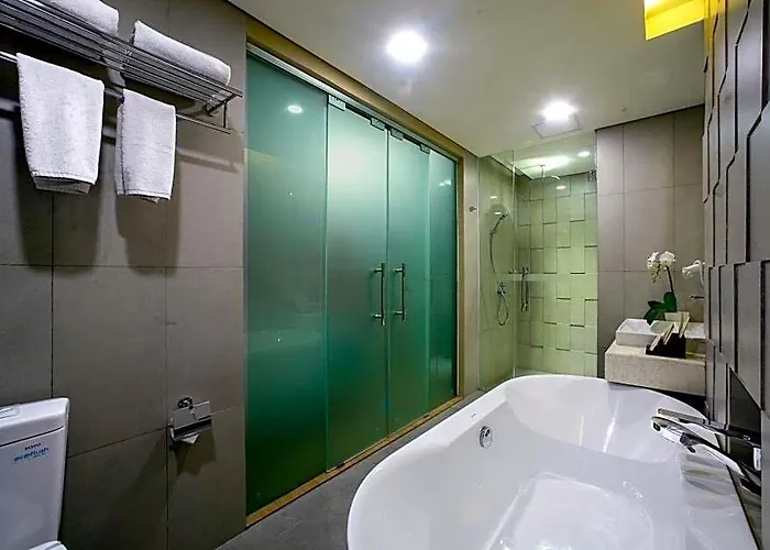 Bedrock Hotel Kuta 4*
