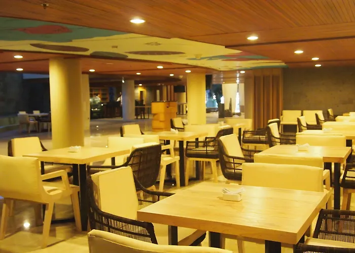 Bedrock Hotel Kuta 4*